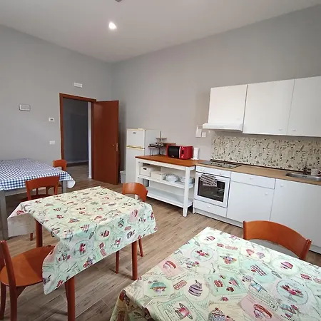 Casa Nel Borgo Di Capraia Δωμάτια σε οικογενειακή κατοικία *